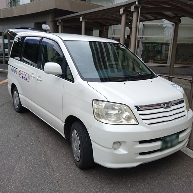 中型車(TOYOTA ノア)